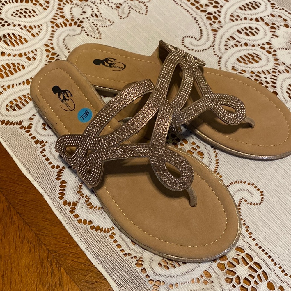 EG Shoes gold flip flop sandals 7.5W